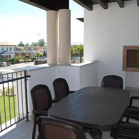 Comfy Flat In A Beautiful Village With Swimming Pool Bibione