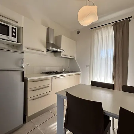 Appartement Comfy Flat With A Fireplace