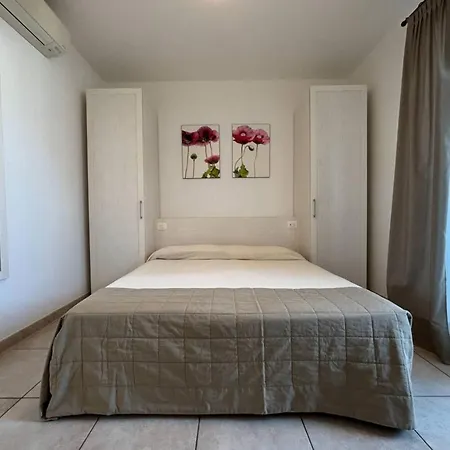 Comfy Flat With A Fireplace